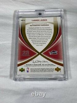 2005-06 SP Game Used Authentic Fabrics Auto Patches LeBron James #4/25
