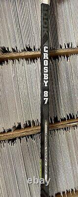 Bâton de hockey Reebok authentique utilisé en jeu NHL par Sidney Crosby des Penguins de Pittsburgh