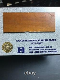 Duc Autoentique 1977-97 Cameron Indoor Stadium Jeux Utilisés Floor Plaque Coach K