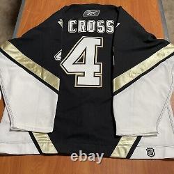Maillot noir utilisé par Cory Cross des Pittsburgh Penguins, authentique Reebok porté en jeu, taille 58.