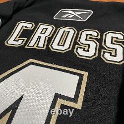 Maillot noir utilisé par Cory Cross des Pittsburgh Penguins, authentique Reebok porté en jeu, taille 58.